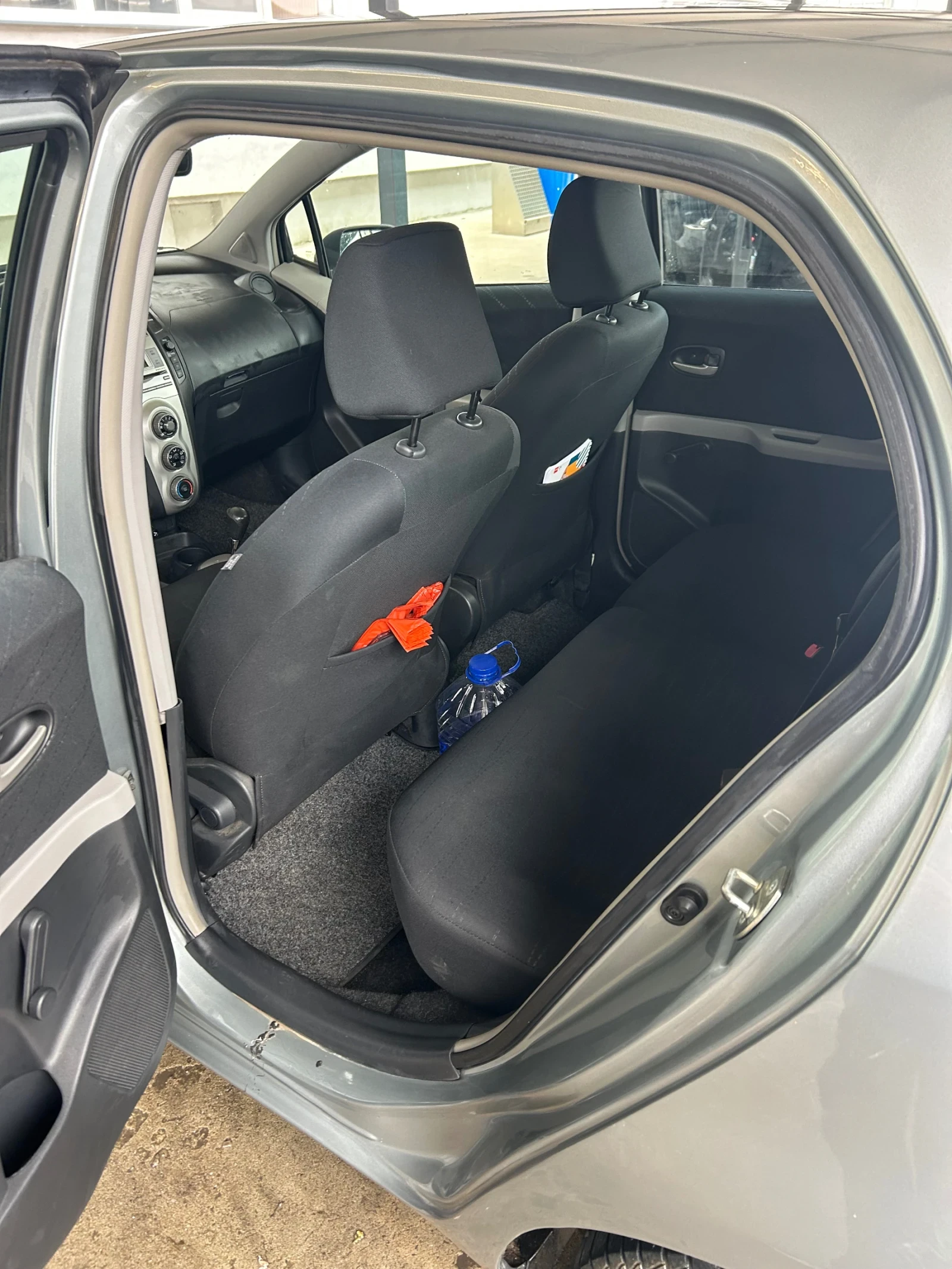 Toyota Yaris, снимка 8 - Автомобили и джипове - 53845918