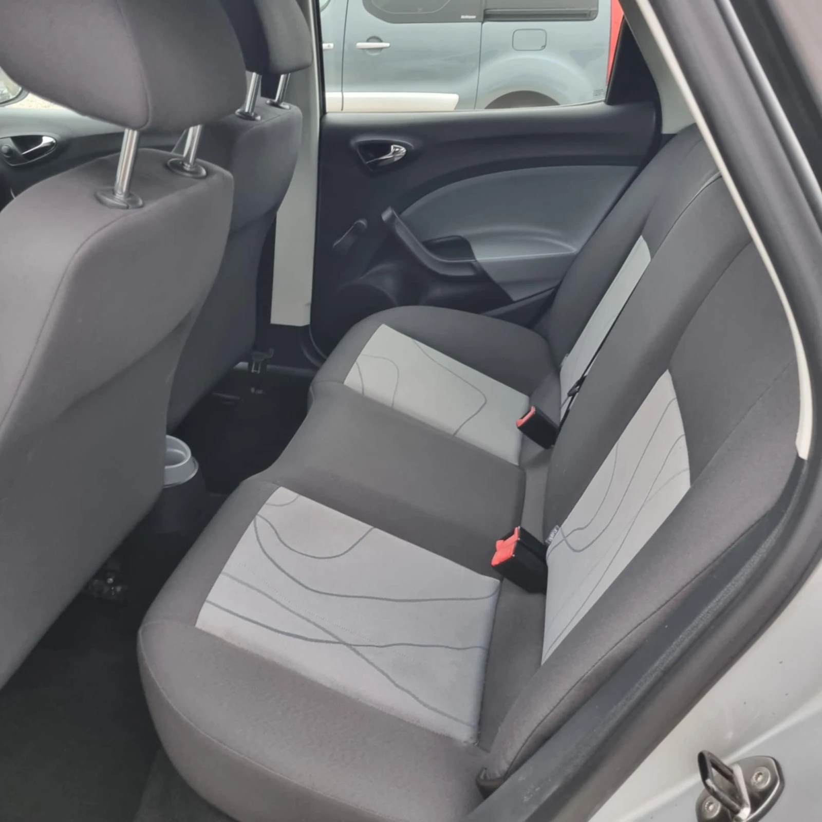 Seat Ibiza, снимка 7 - Автомобили и джипове - 54454618