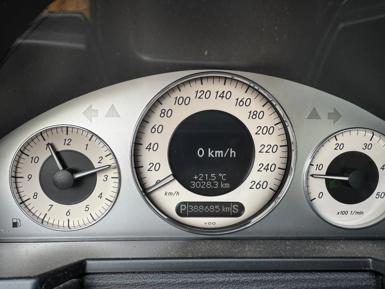 Mercedes-Benz E 320, снимка 2 - Автомобили и джипове - 54484671