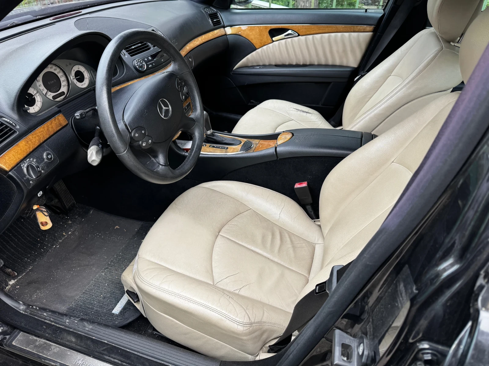 Mercedes-Benz E 320, снимка 3 - Автомобили и джипове - 54484671