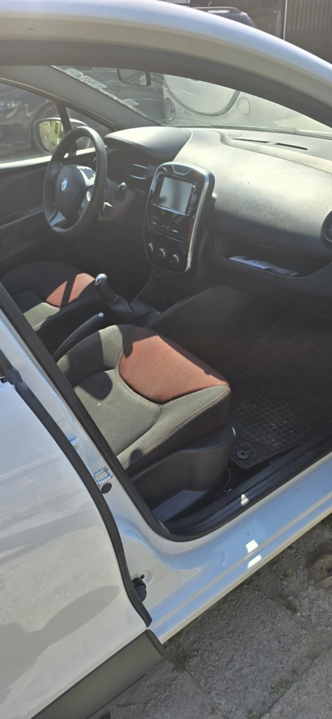 Renault Clio, снимка 12 - Автомобили и джипове - 54585399