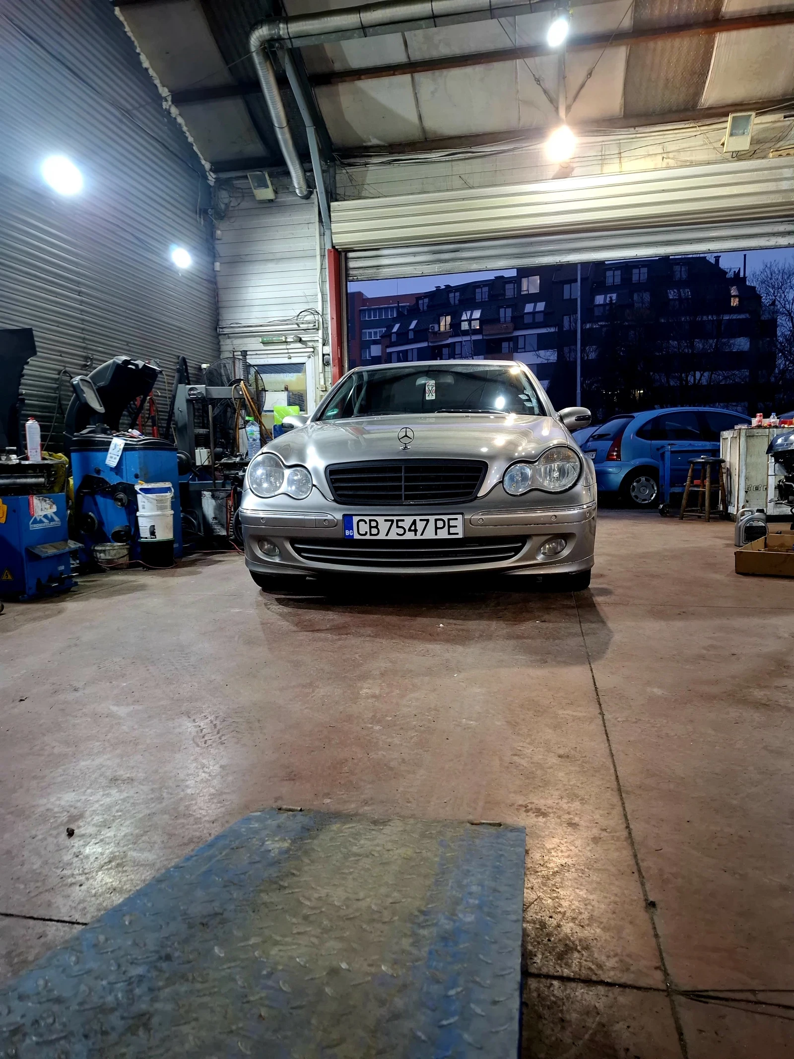 Mercedes-Benz C 220 2.2, снимка 5 - Автомобили и джипове - 55182577