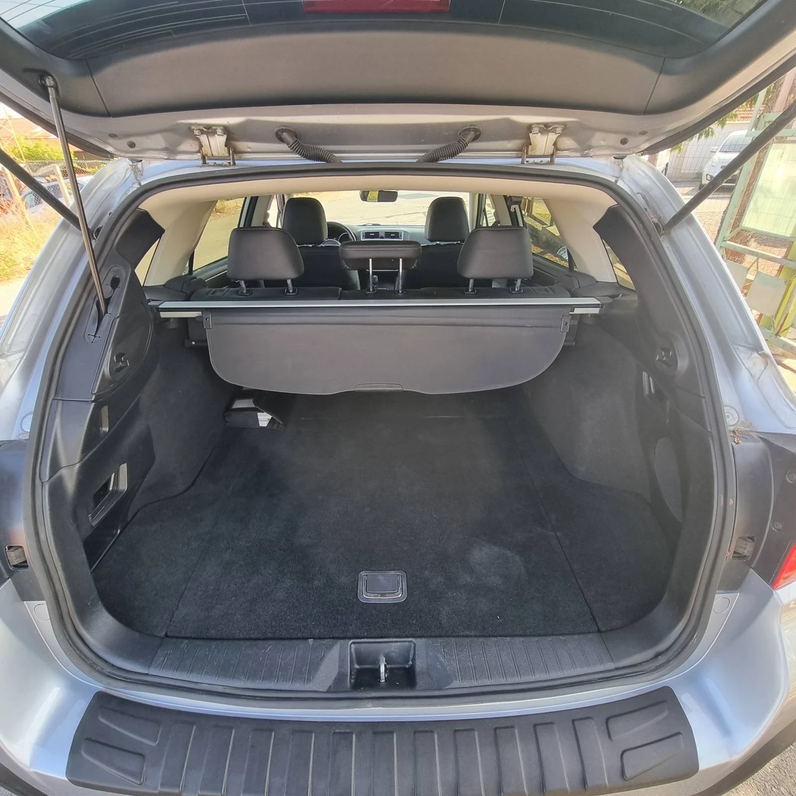 Subaru Outback 3.6R, снимка 15 - Автомобили и джипове - 56154153