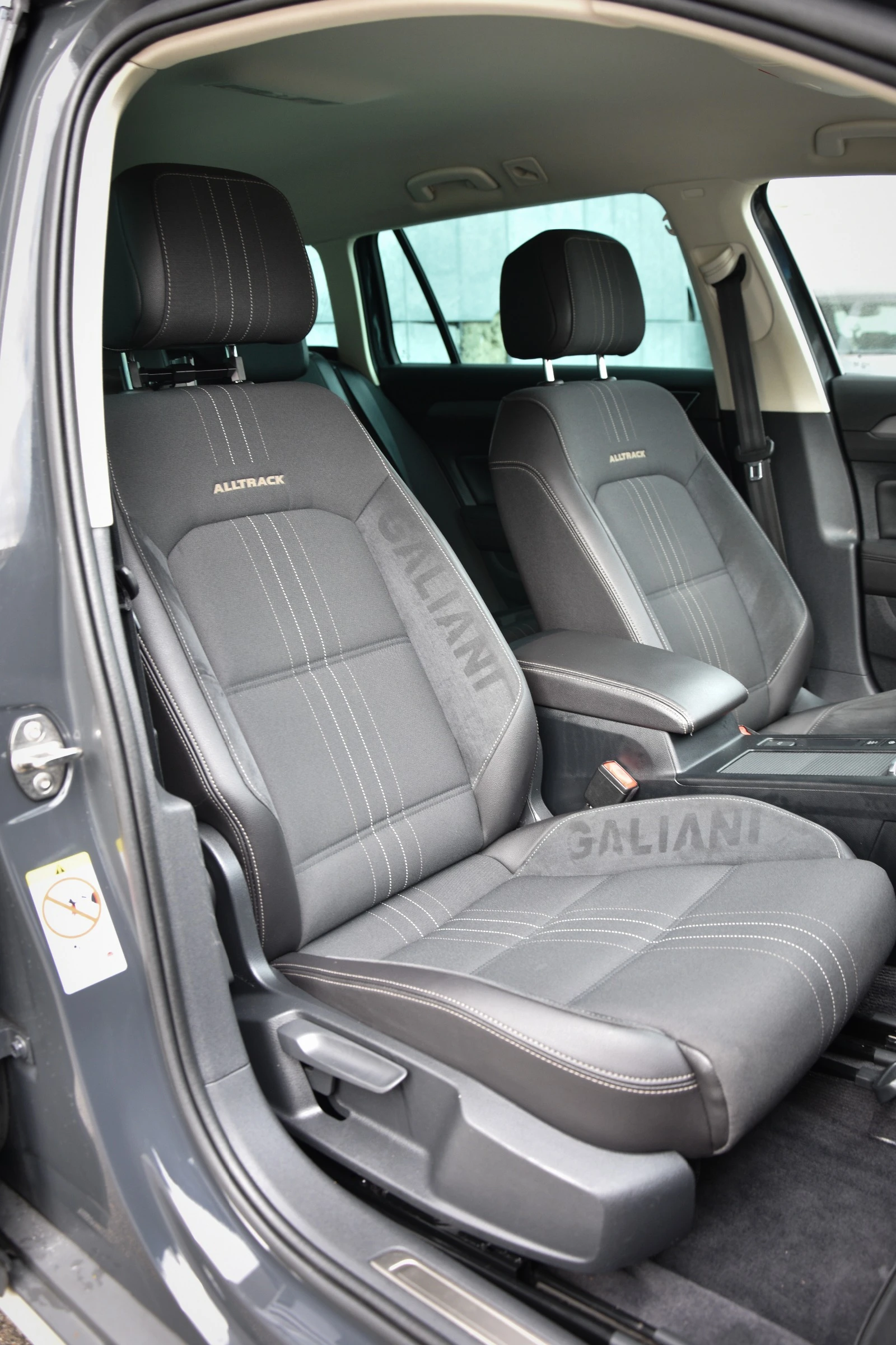 VW Passat 2.0 TDI ALLTRACK 240 PS, снимка 8 - Автомобили и джипове - 56659620