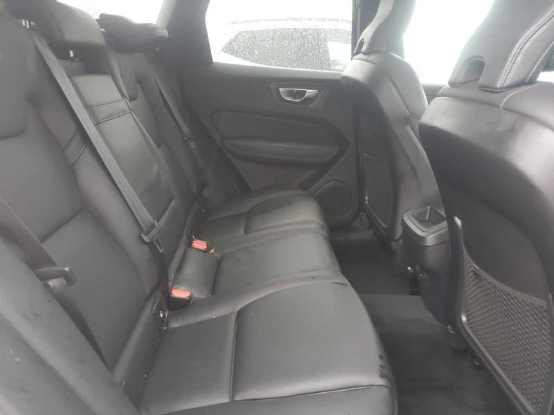 Volvo XC60 MOMENTUM 4X4, снимка 11 - Автомобили и джипове - 48143305