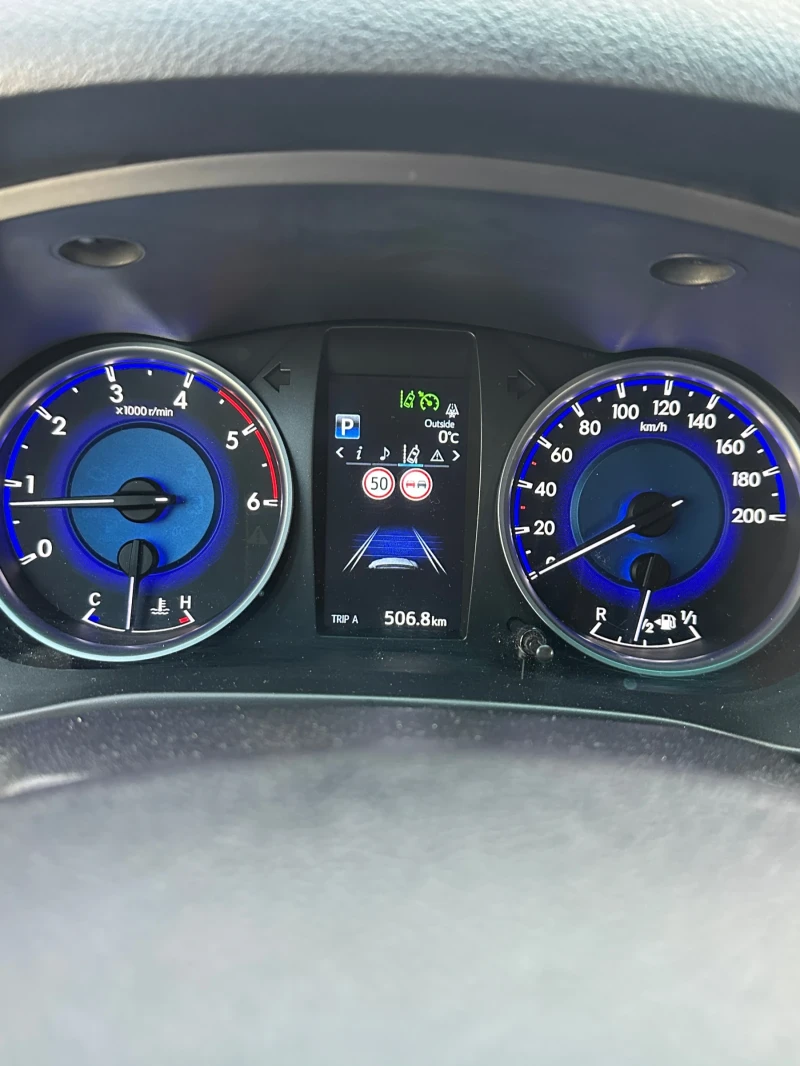 Toyota Hilux 50th Anniversary Edition, снимка 15 - Автомобили и джипове - 53051400