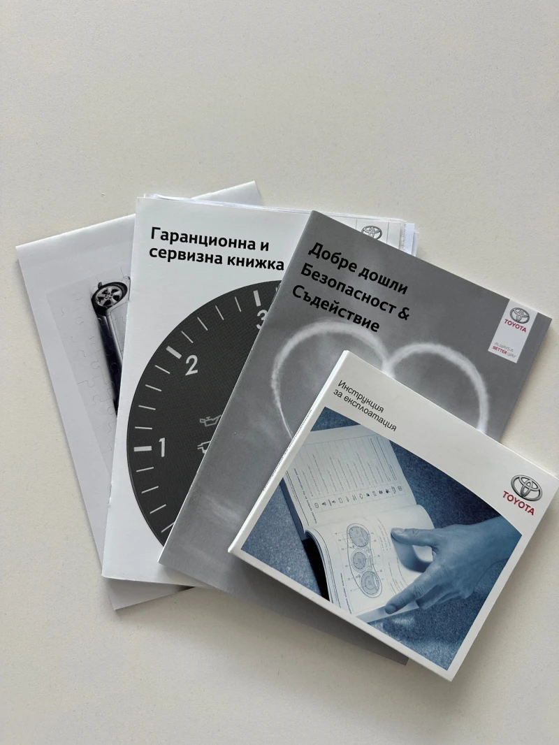 Toyota Hilux 50th Anniversary Edition, снимка 16 - Автомобили и джипове - 53051400