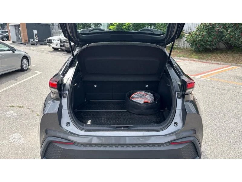 Toyota C-HR 2.0 PHEV COOL, снимка 10 - Автомобили и джипове - 55376544