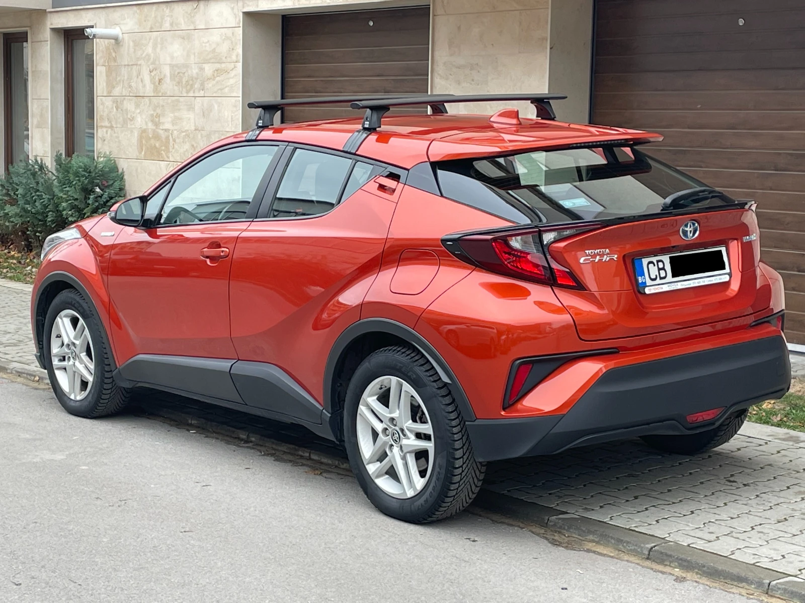 Toyota C-HR 1.8 Hybrid Facelift Orange Edition - в ГАРАНЦИЯ - изображение 4