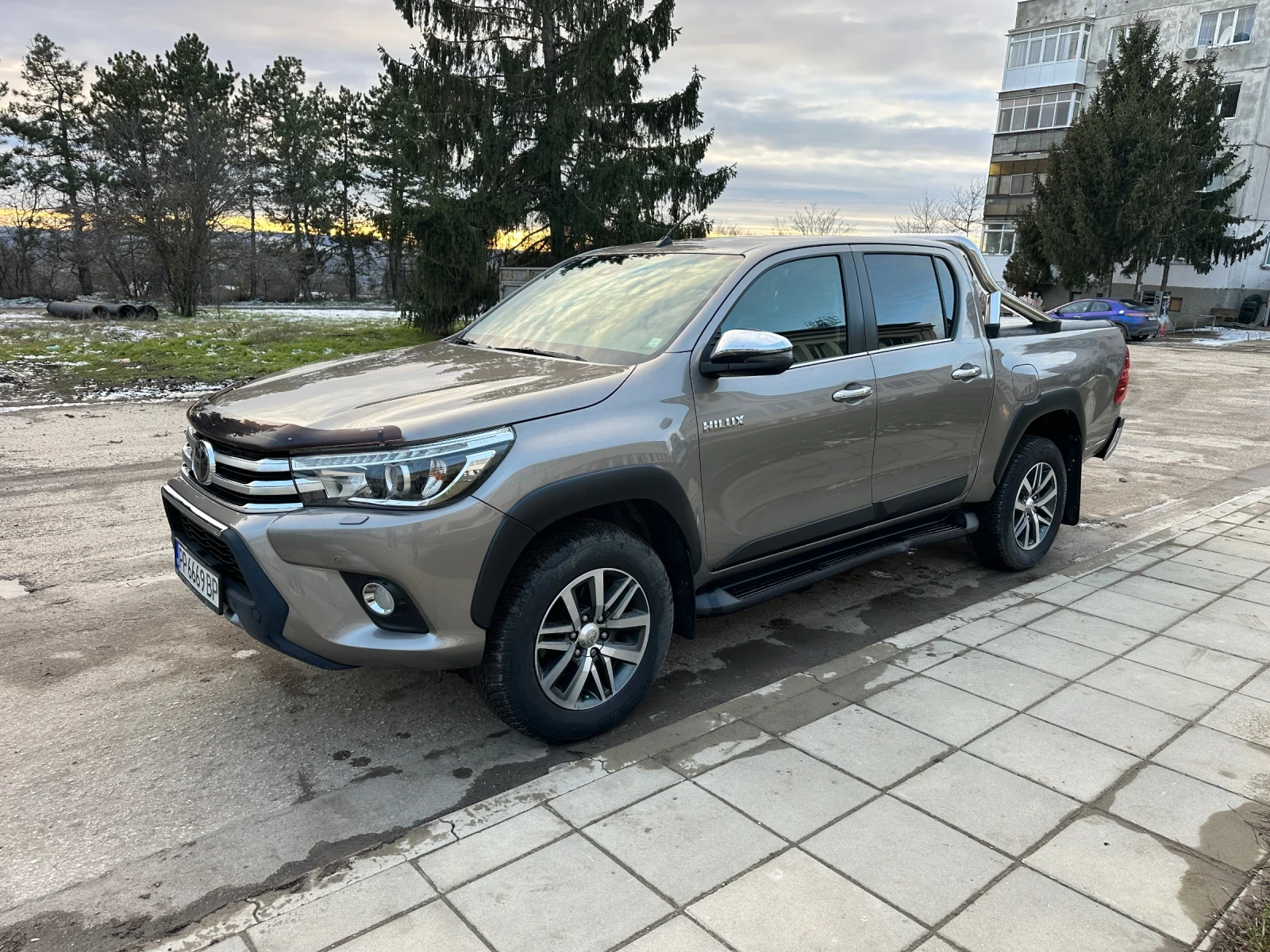 Toyota Hilux 50th Anniversary Edition - изображение 4