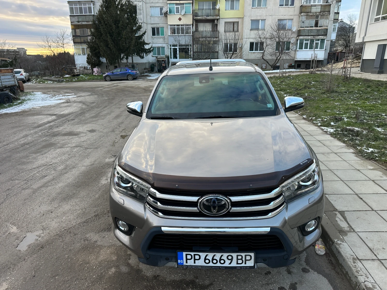 Toyota Hilux 50th Anniversary Edition - изображение 2