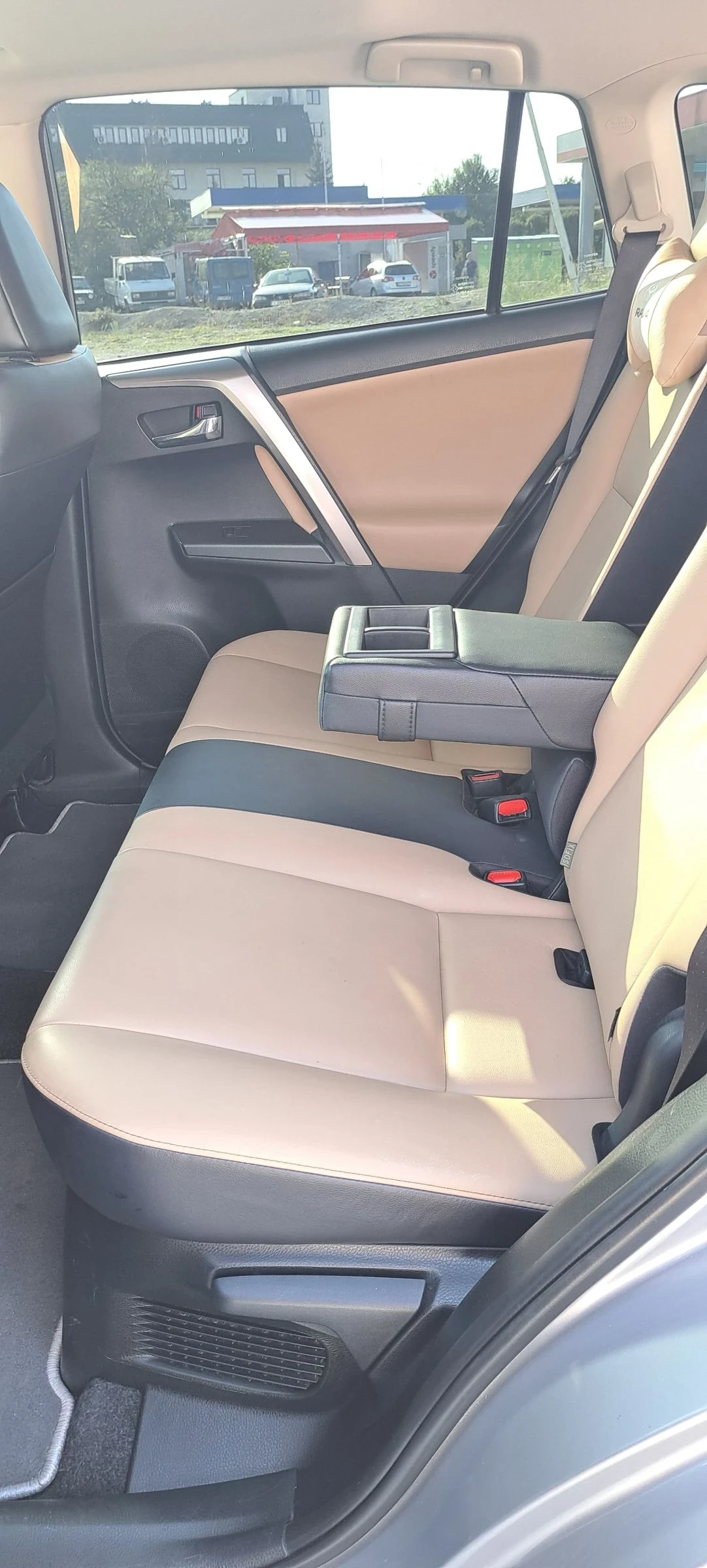 Toyota Rav4 Hybrid 4x4 luxury Premium, снимка 7 - Автомобили и джипове - 54115517