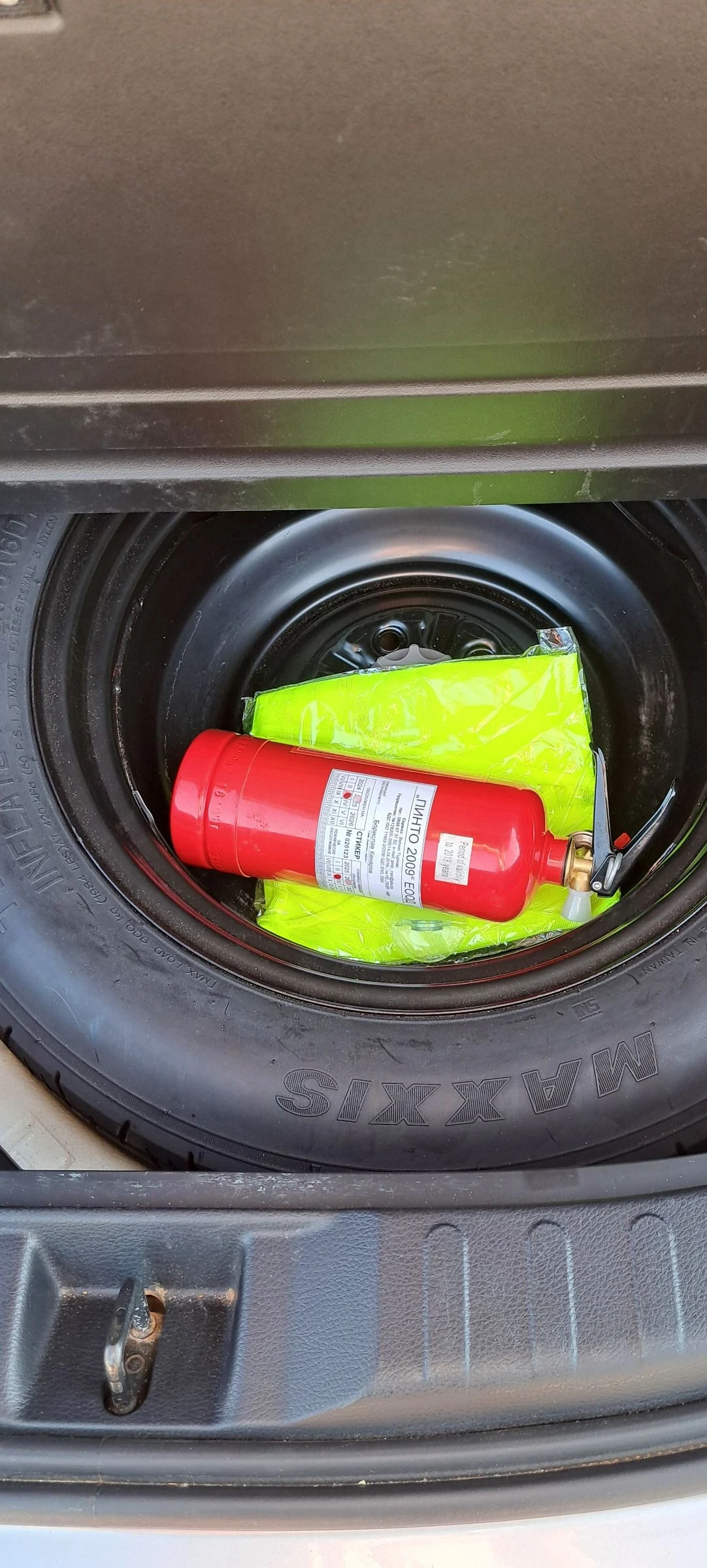 Toyota Rav4 Hybrid 4x4 luxury Premium, снимка 16 - Автомобили и джипове - 54115517