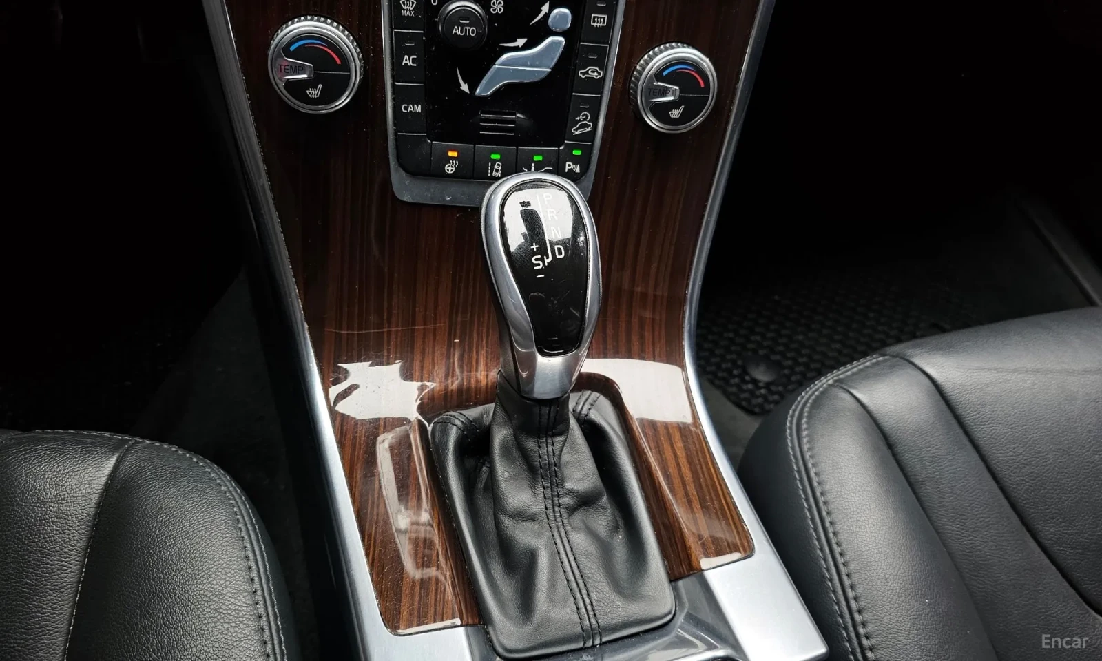 Volvo XC60 D5 AWD, снимка 12 - Автомобили и джипове - 54265305