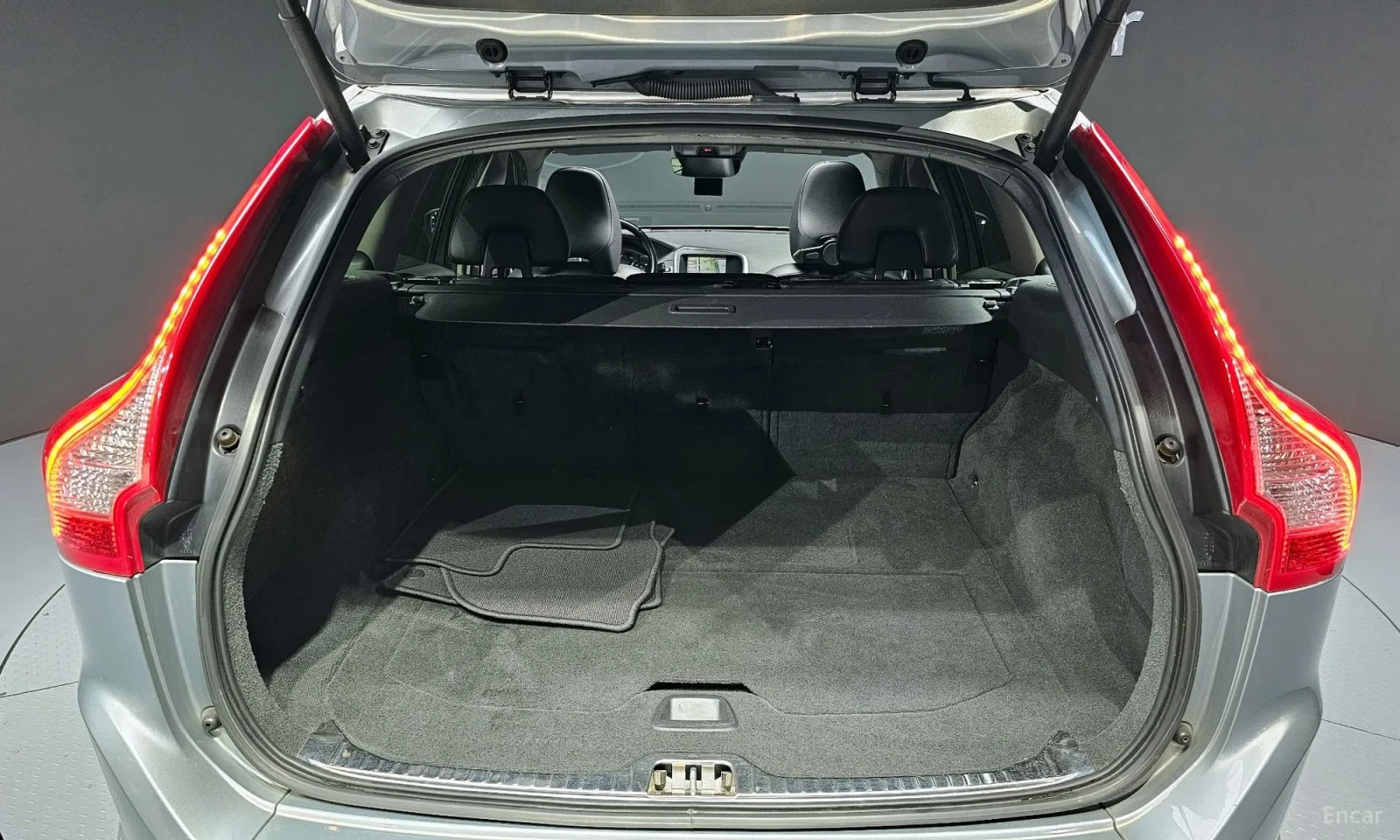 Volvo XC60 D5 AWD, снимка 5 - Автомобили и джипове - 54265305