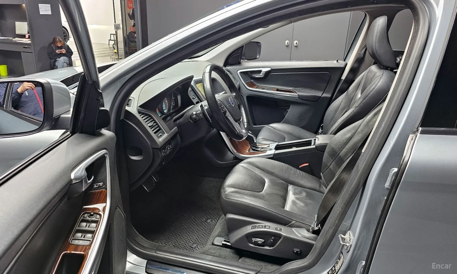 Volvo XC60 D5 AWD, снимка 6 - Автомобили и джипове - 54265305