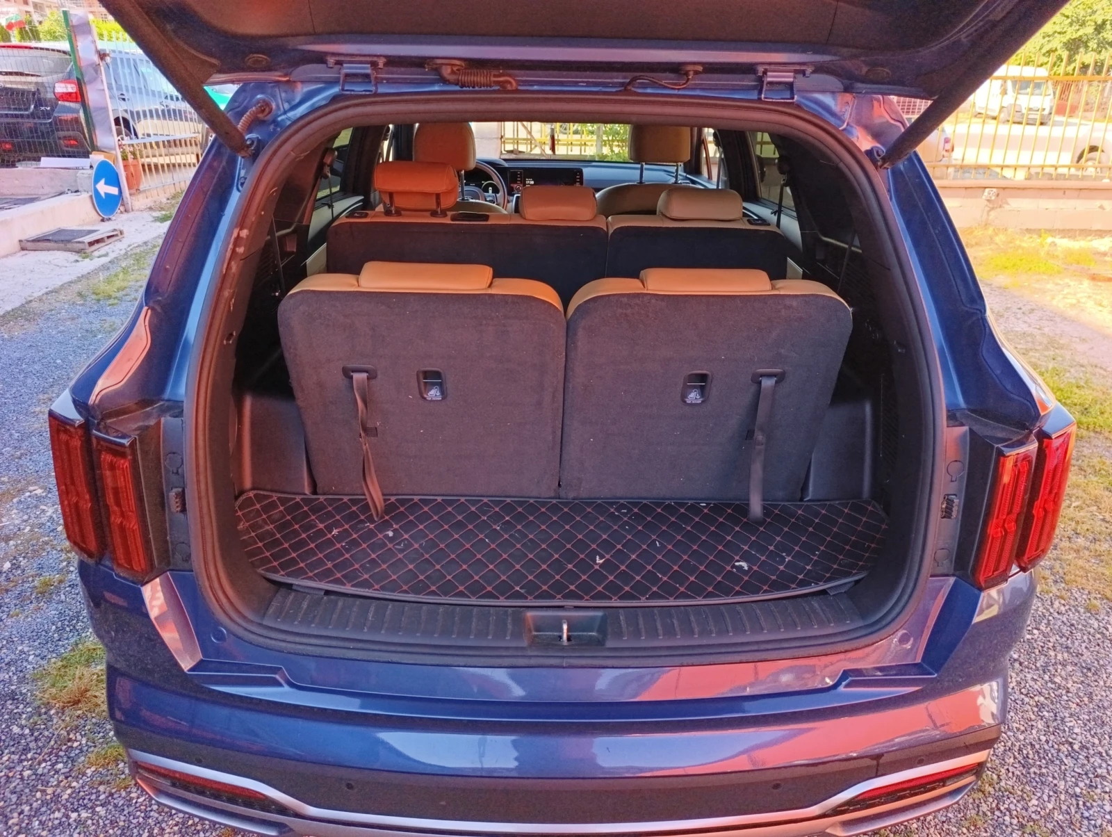 Kia Sorento 1.6 T-GDi Hybrid, снимка 10 - Автомобили и джипове - 55001640
