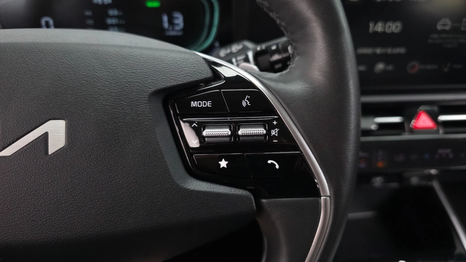 Kia Niro 1.6 Hybrid Trendy | LED | Камера | Подгрев, снимка 15 - Автомобили и джипове - 55753670
