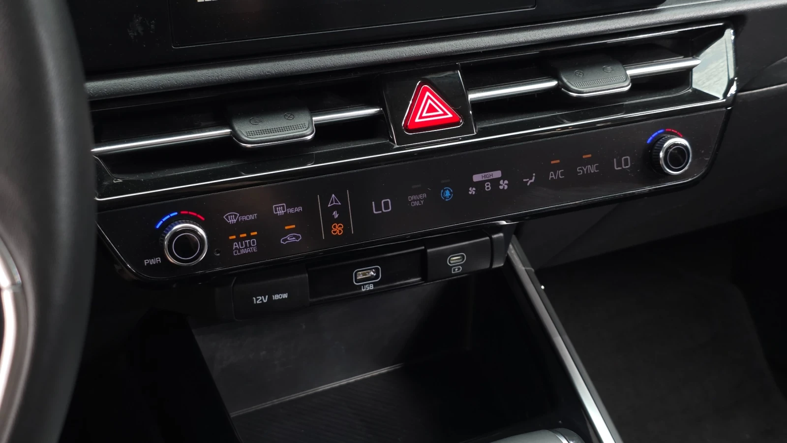 Kia Niro 1.6 Hybrid Trendy | LED | Камера | Подгрев, снимка 16 - Автомобили и джипове - 55753670