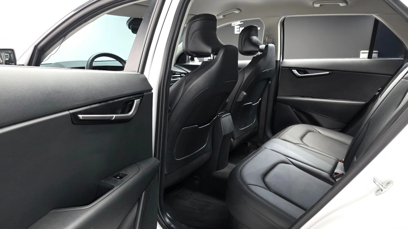 Kia Niro 1.6 Hybrid Trendy | LED | Камера | Подгрев, снимка 10 - Автомобили и джипове - 55753670