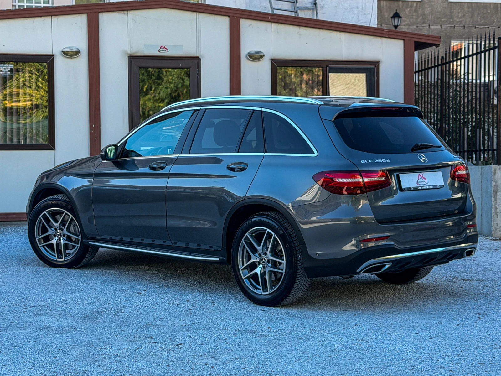 Mercedes-Benz GLC 250 AMG* 4MATIC* 9G TRONIC* PANO* 360 CAMERA* TOP  | Mobile.bg � ����������� 5