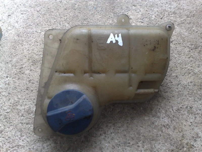 Казанче антифриз Ауди А4 (1)