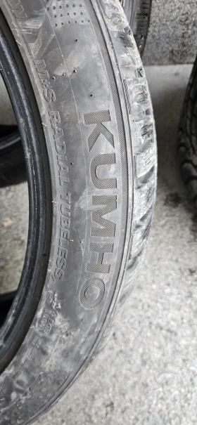 Гуми Зимни 245/40R18, снимка 5 - Гуми и джанти - 48738982