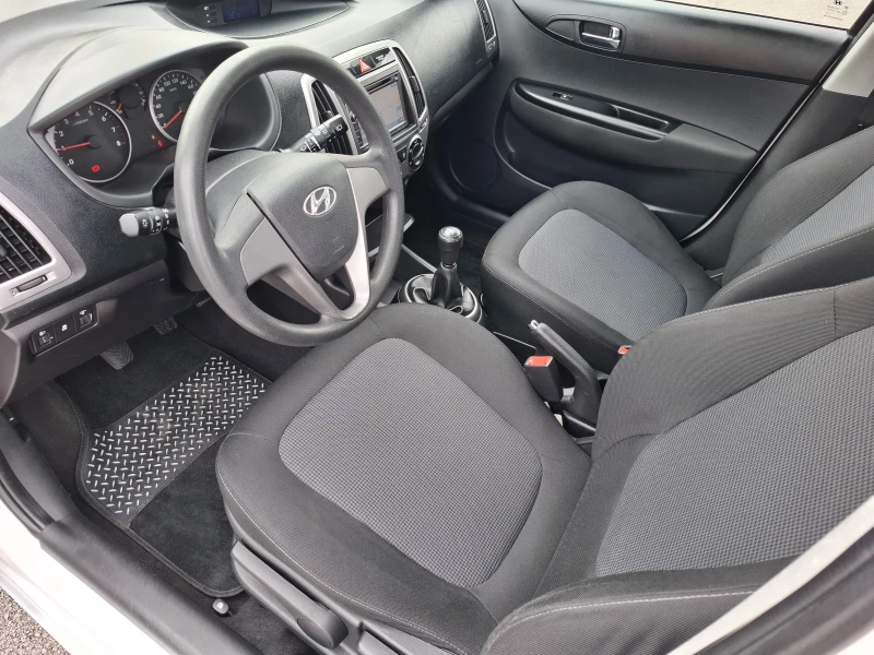 Hyundai I20 1.2 FACE LIFT NAVI, снимка 9 - Автомобили и джипове - 49658129