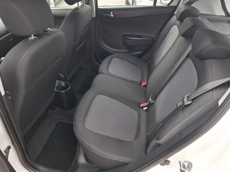 Hyundai I20 1.2 FACE LIFT NAVI, снимка 7 - Автомобили и джипове - 49658129