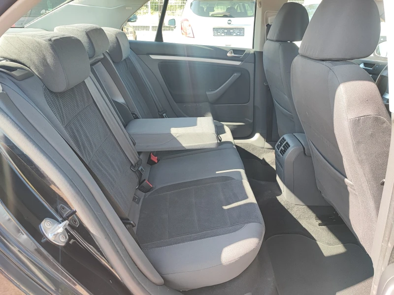 VW Jetta, снимка 15 - Автомобили и джипове - 50879451