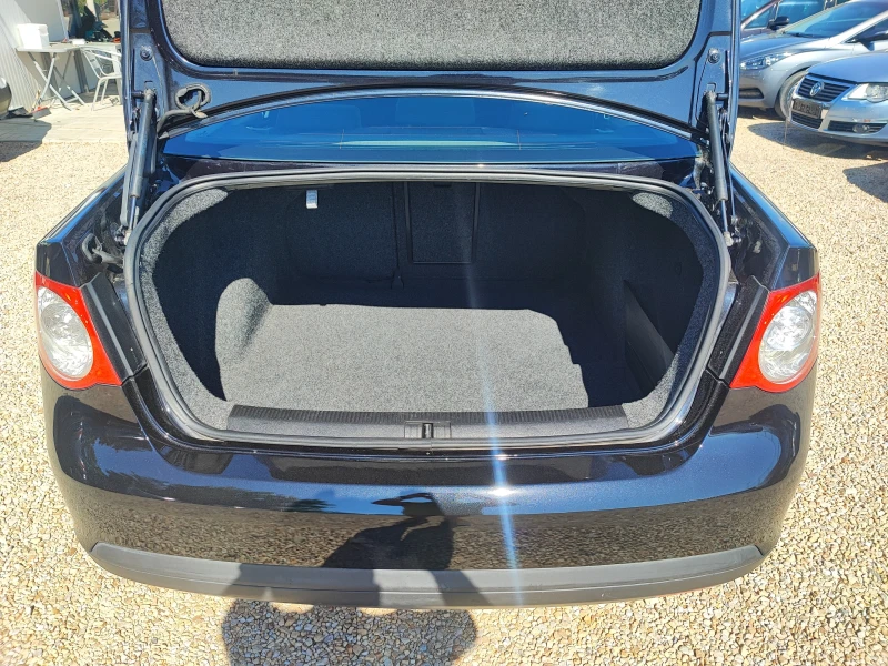 VW Jetta, снимка 16 - Автомобили и джипове - 50879451