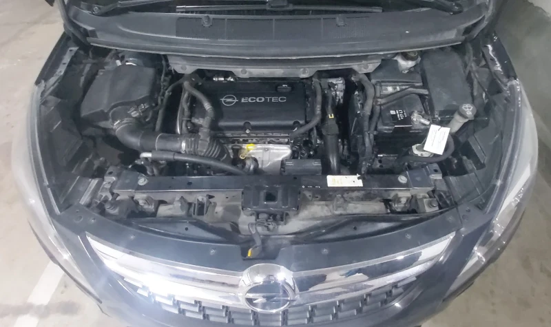 Opel Zafira C Tourer 1.6 EKO M Turbo - Cosmo Бензин/Метан, снимка 4 - Автомобили и джипове - 52106131