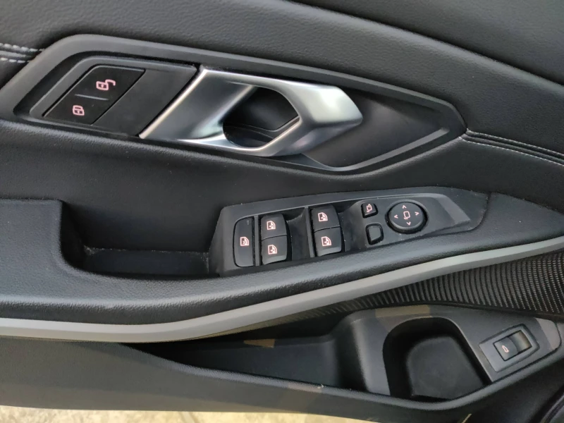 BMW 320 x-Drive, снимка 15 - Автомобили и джипове - 52373609