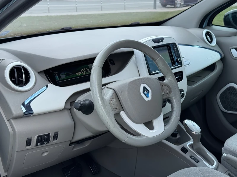 Renault Zoe Z.E* * * TOP, снимка 8 - Автомобили и джипове - 53180846