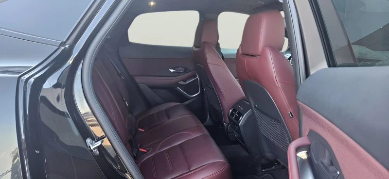 Jaguar E-pace 2.0, снимка 10 - Автомобили и джипове - 53429498