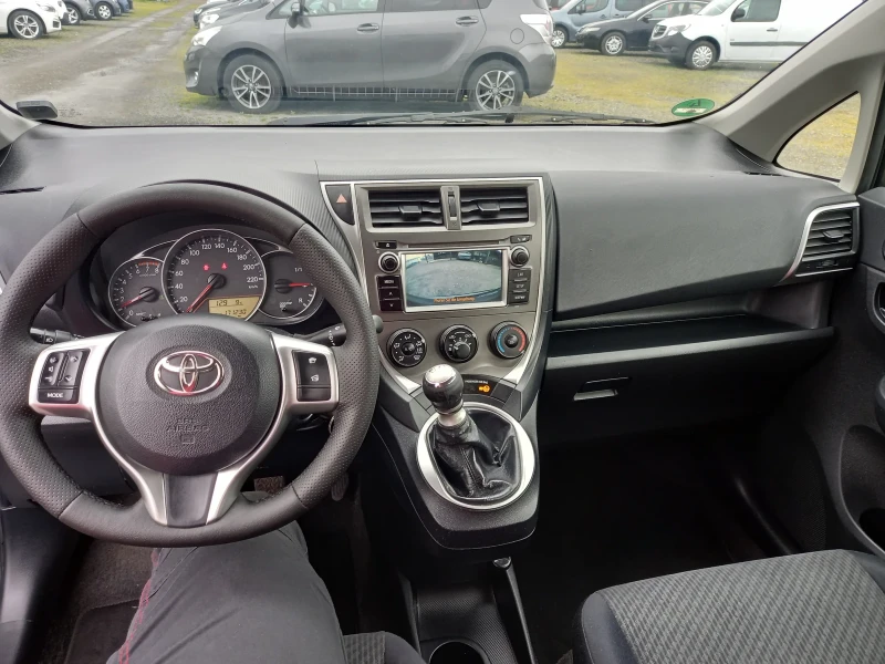Toyota Verso S 1.33 vvti, снимка 14 - Автомобили и джипове - 53511122