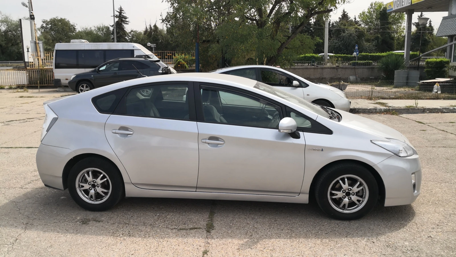 Toyota Prius 1.8 - изображение 5