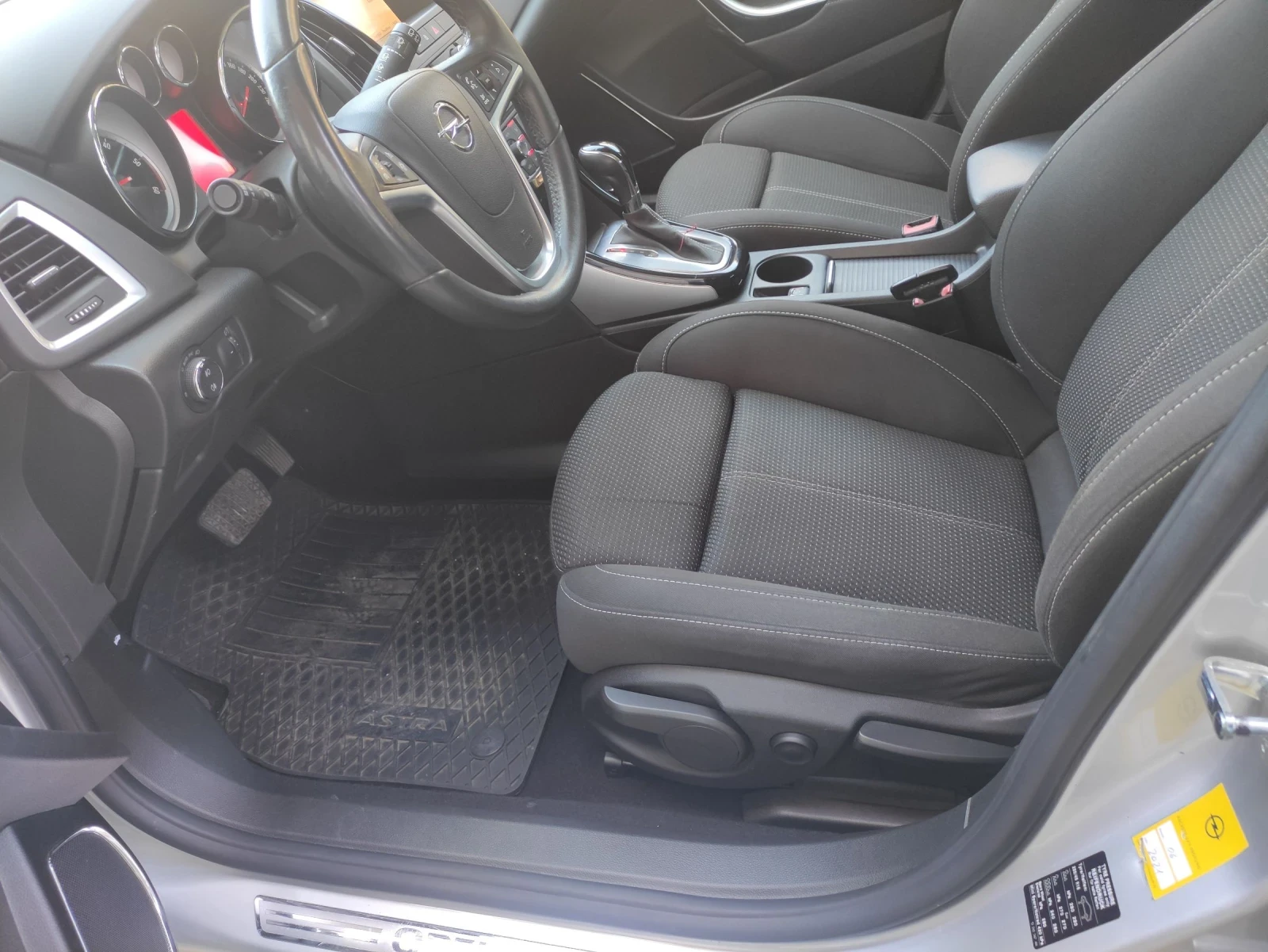 Opel Astra Sport Tourer , снимка 6 - Автомобили и джипове - 53953233