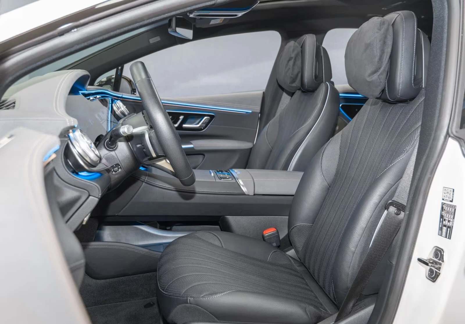 Mercedes-Benz EQS 450+ /AMG/4MATIC/HYPERSCREEN/BURM/PANO/125kWh/360/, снимка 7 - Автомобили и джипове - 53988192