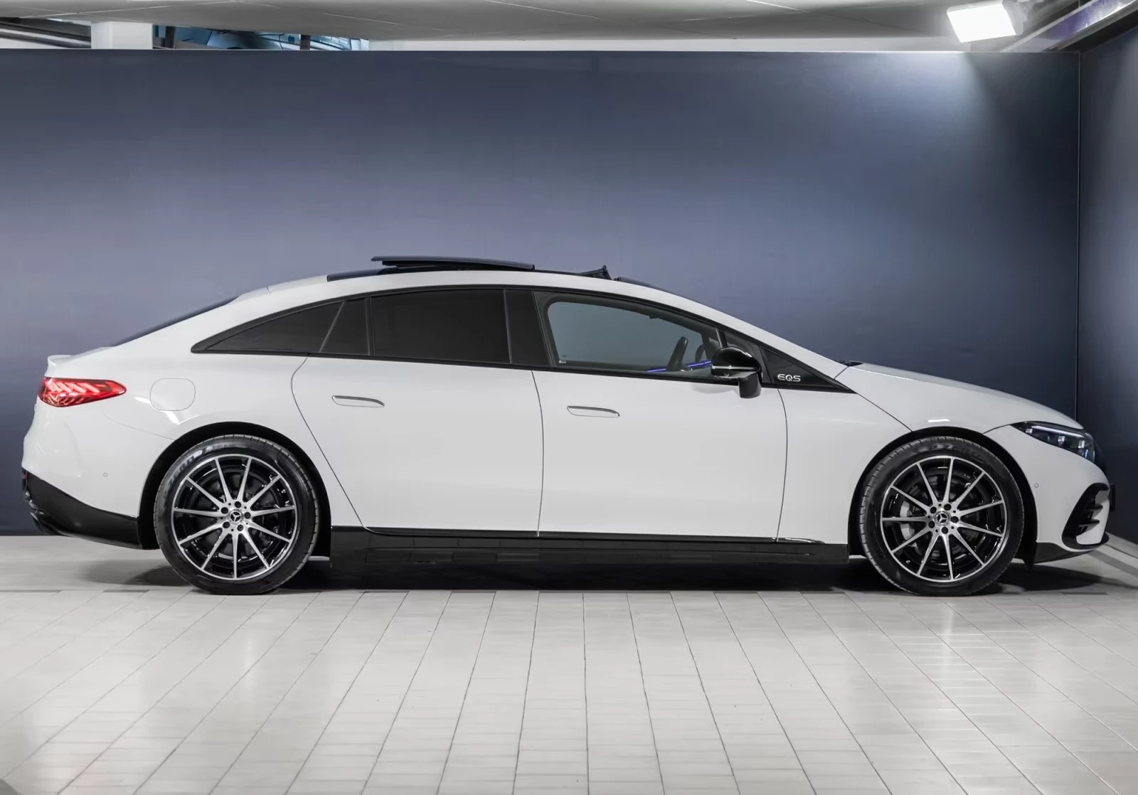 Mercedes-Benz EQS 450+ /AMG/4MATIC/HYPERSCREEN/BURM/PANO/125kWh/360/, снимка 3 - Автомобили и джипове - 53988192