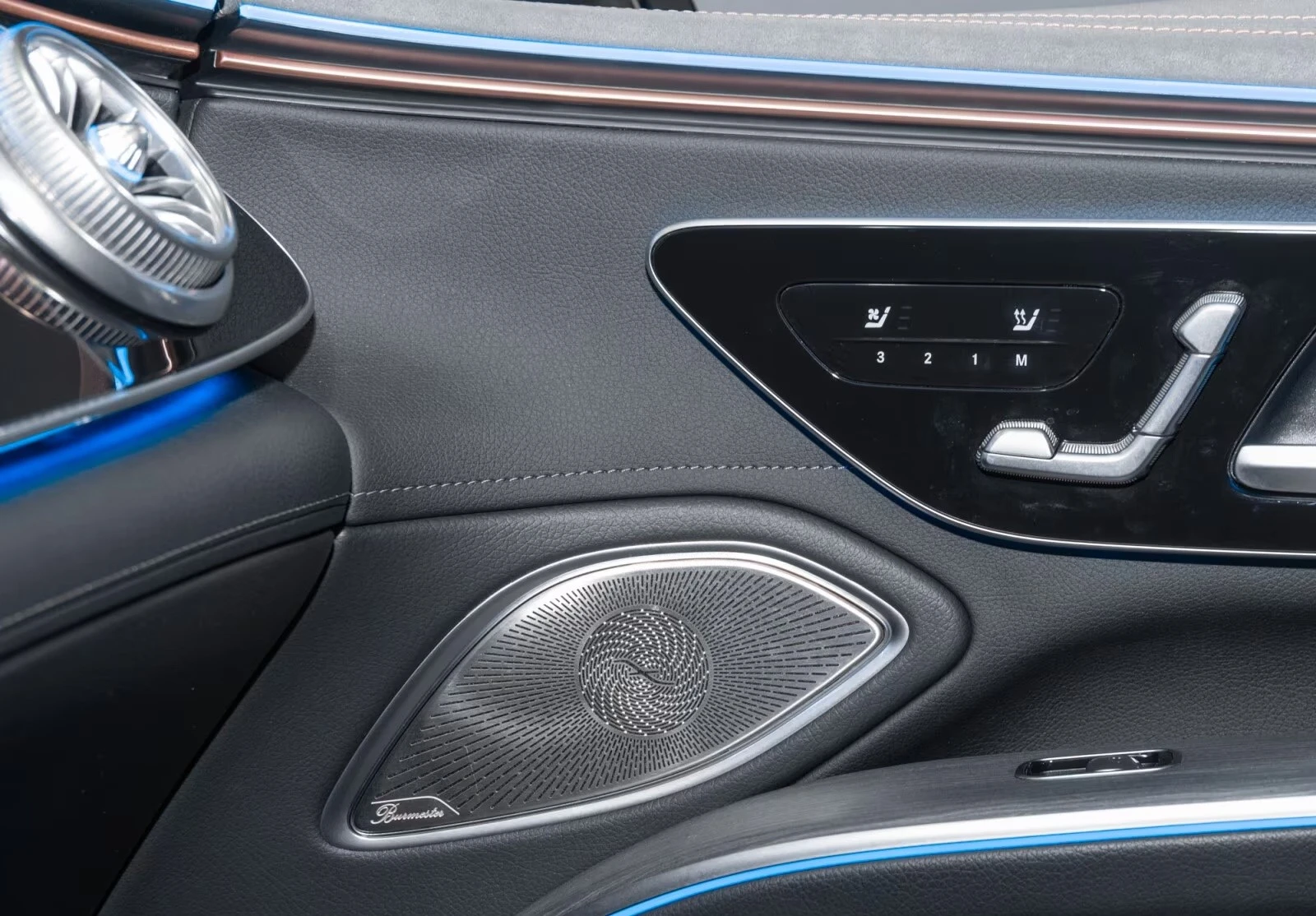 Mercedes-Benz EQS 450+ /AMG/4MATIC/HYPERSCREEN/BURM/PANO/125kWh/360/, снимка 12 - Автомобили и джипове - 53988192