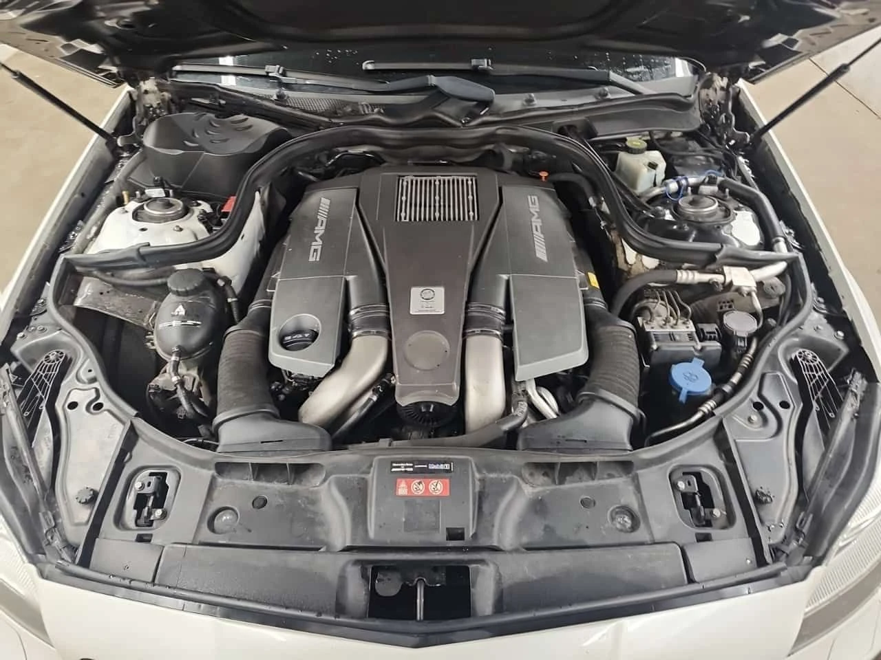 Mercedes-Benz CLS 63 AMG * CARFAX * ОБДУХВАНЕ * HARMAN * PANO, снимка 16 - Автомобили и джипове - 54077143