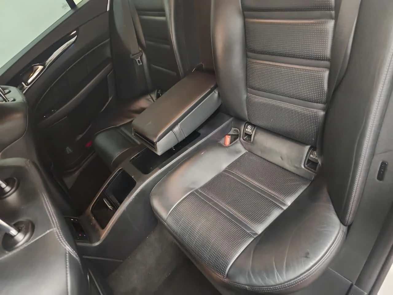 Mercedes-Benz CLS 63 AMG * CARFAX * ОБДУХВАНЕ * HARMAN * PANO, снимка 12 - Автомобили и джипове - 54077143