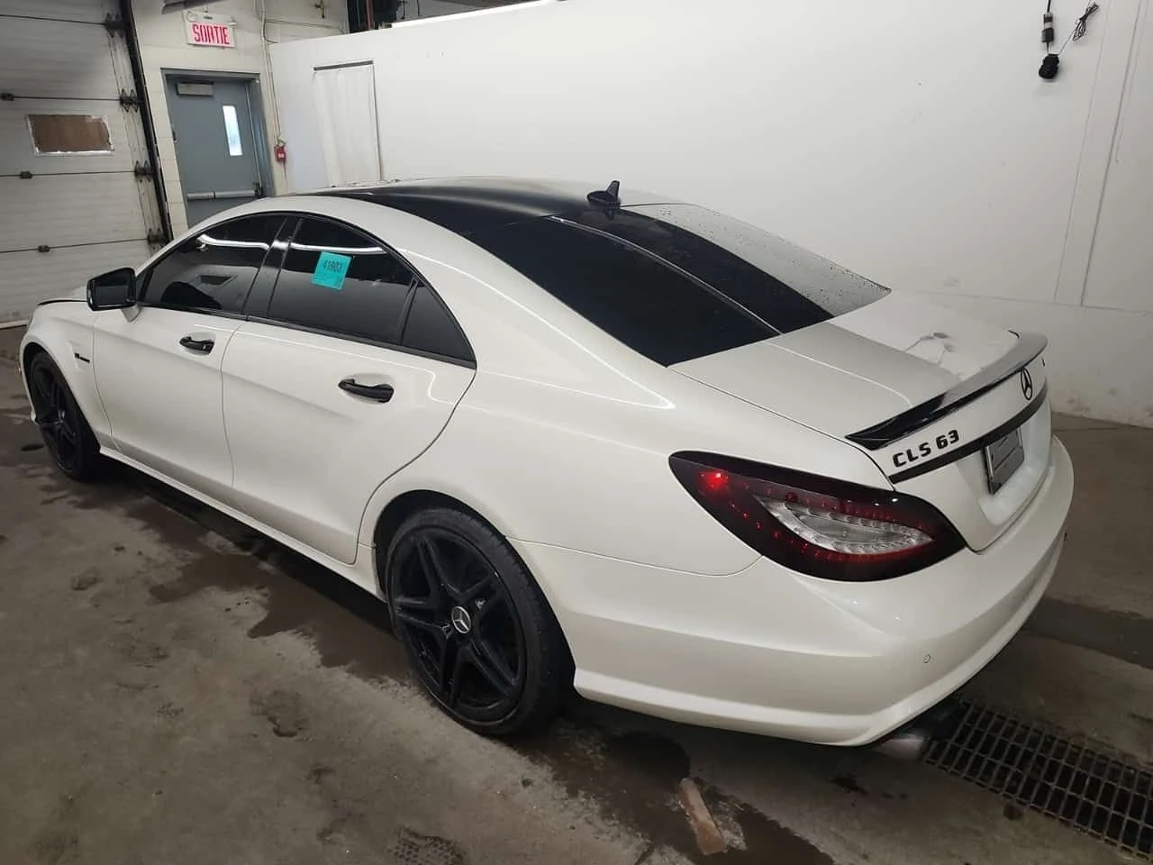 Mercedes-Benz CLS 63 AMG * CARFAX * ОБДУХВАНЕ * HARMAN * PANO, снимка 4 - Автомобили и джипове - 54077143