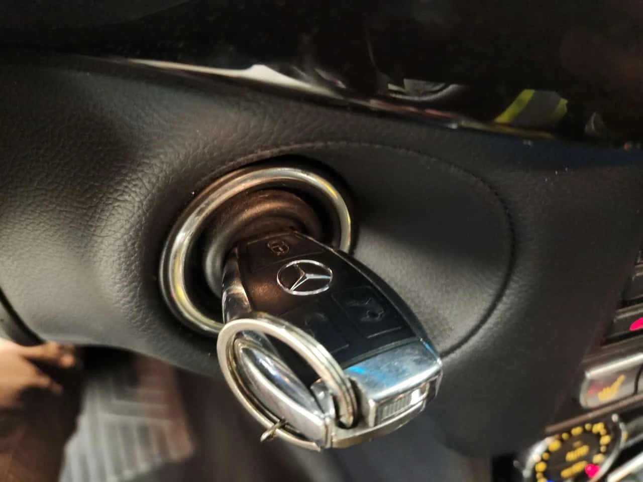 Mercedes-Benz CLS 63 AMG * CARFAX * ОБДУХВАНЕ * HARMAN * PANO, снимка 8 - Автомобили и джипове - 54077143