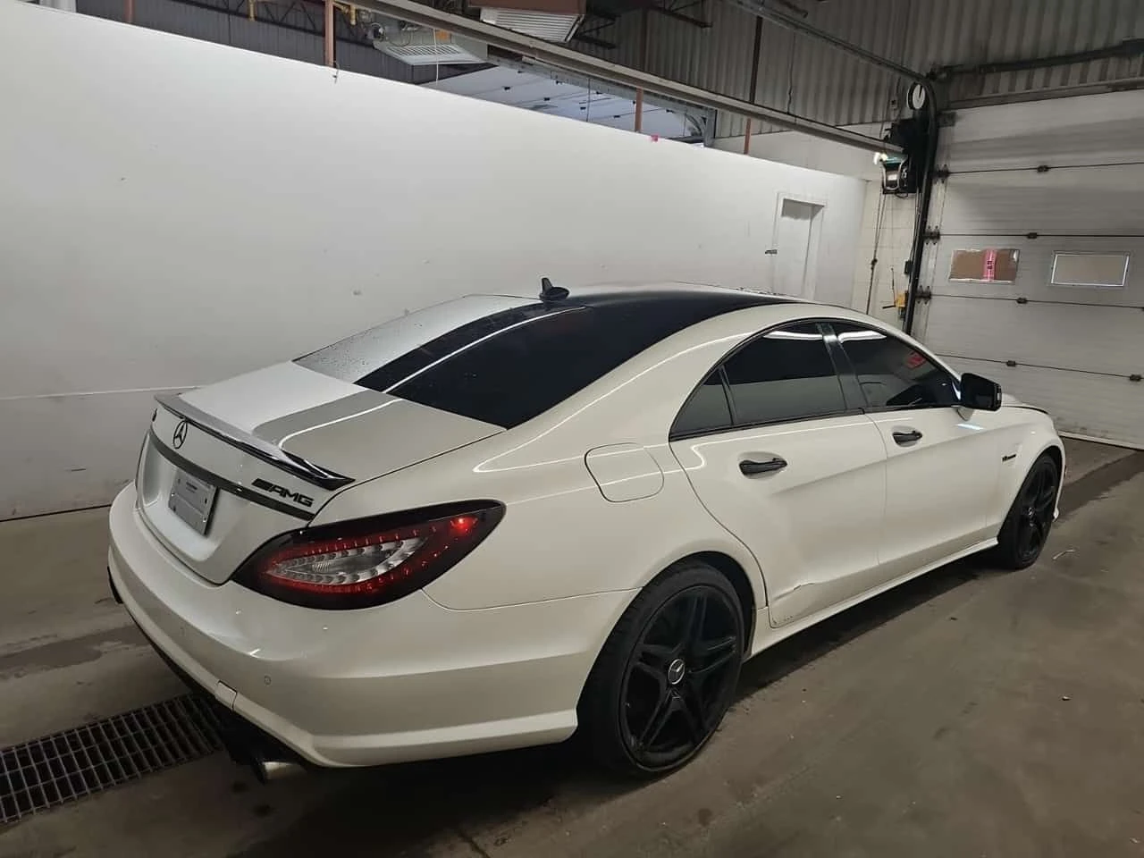 Mercedes-Benz CLS 63 AMG * CARFAX * ОБДУХВАНЕ * HARMAN * PANO, снимка 3 - Автомобили и джипове - 54077143