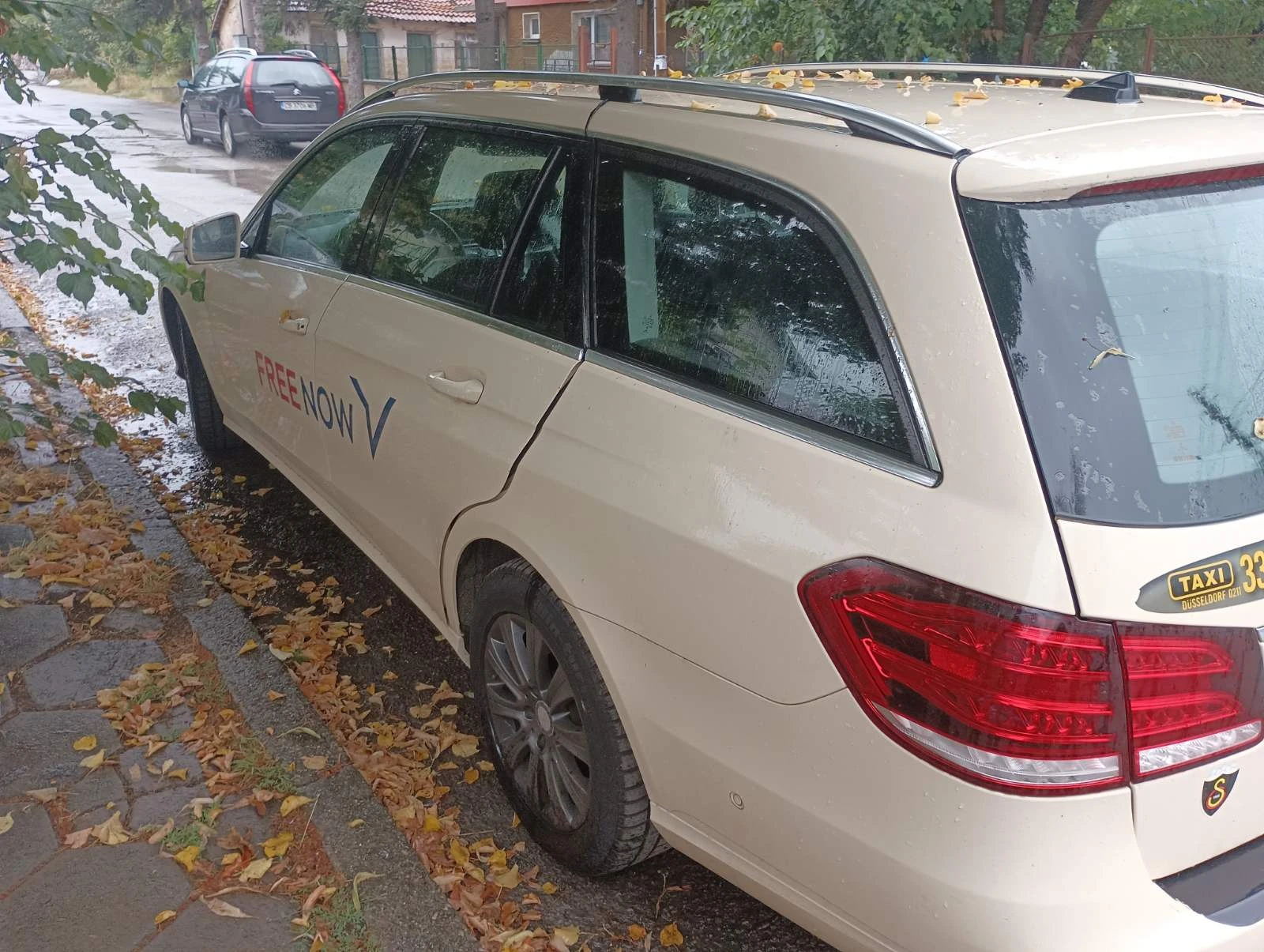 Mercedes-Benz E 220, снимка 3 - Автомобили и джипове - 54641731