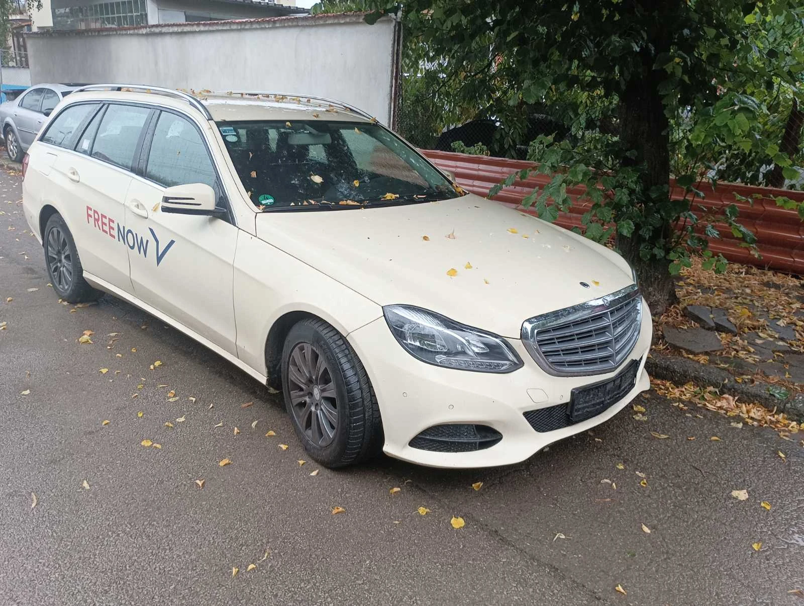 Mercedes-Benz E 220, снимка 2 - Автомобили и джипове - 54641731