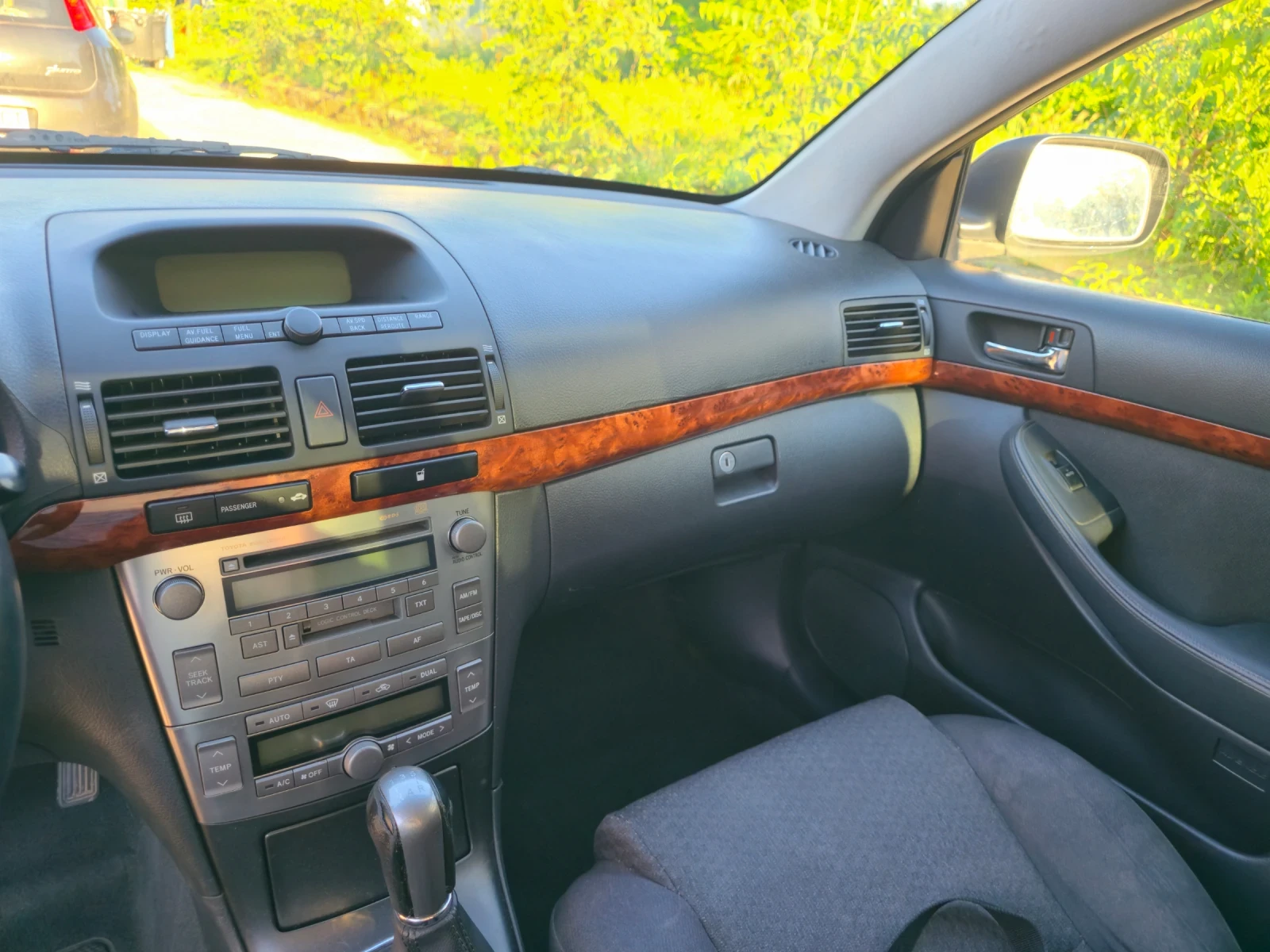 Toyota Avensis, снимка 11 - Автомобили и джипове - 54825025