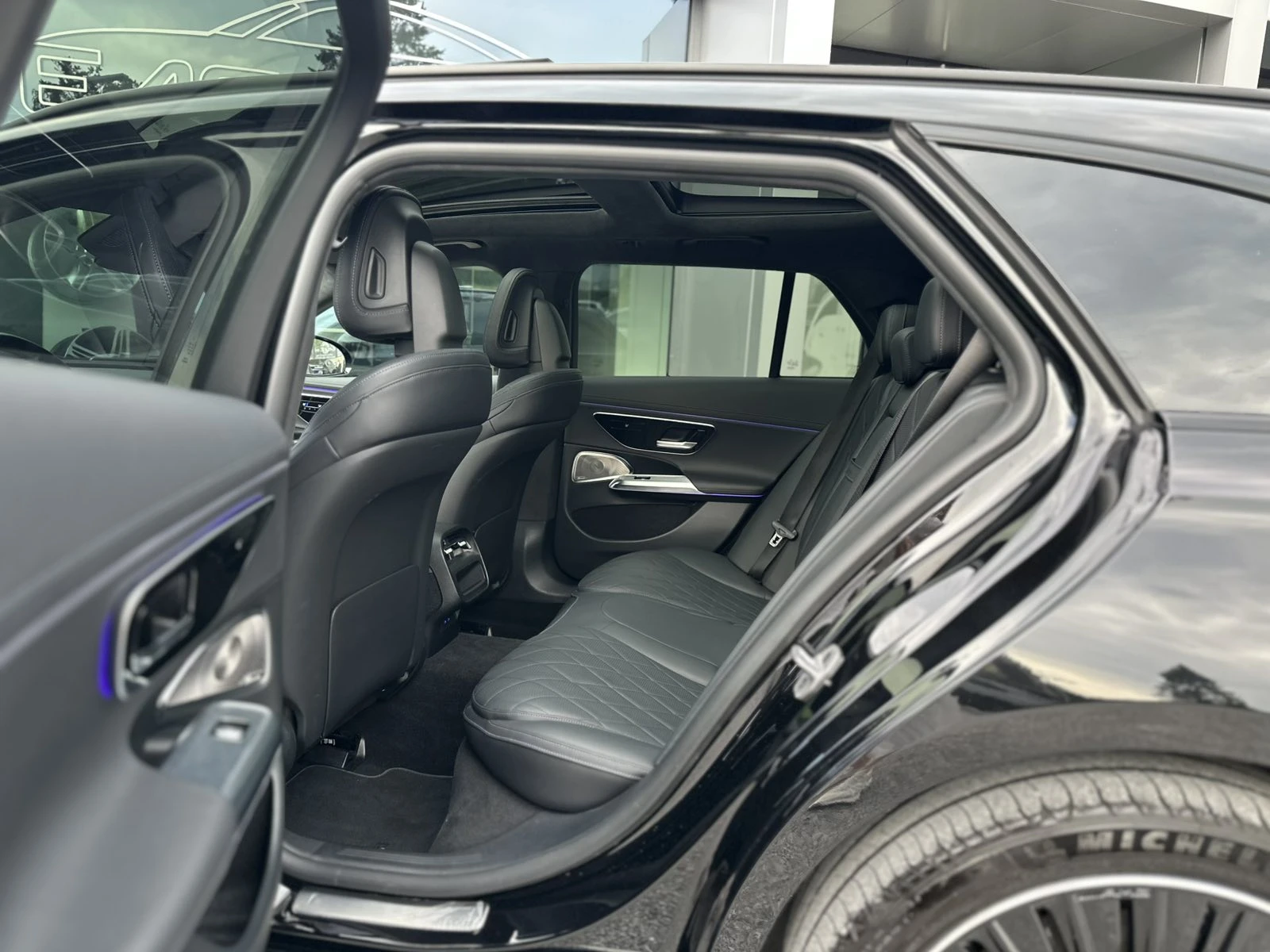 Mercedes-Benz E 300 DE / CAMERA / PANO / Burmester, снимка 13 - Автомобили и джипове - 55101849